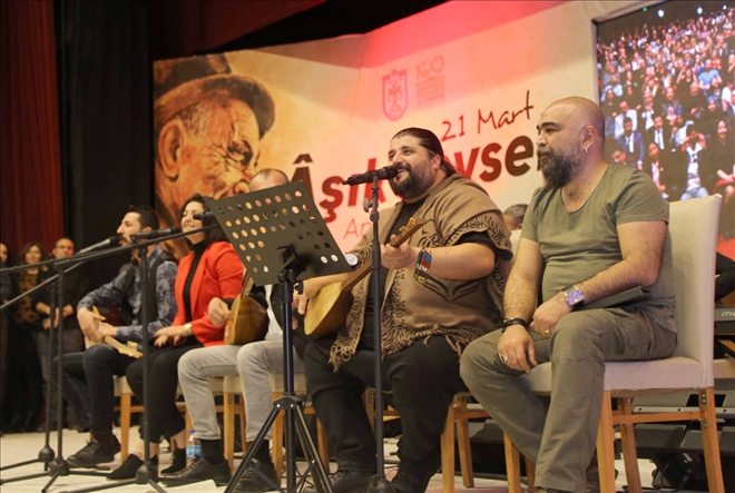 Veysel, Türkülerle Anıldı