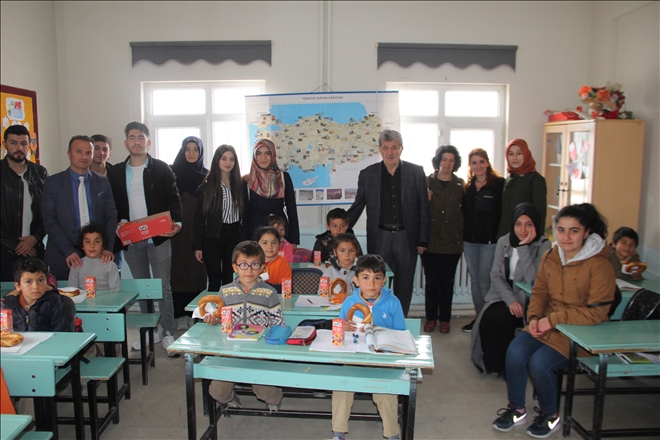 Harçlıklarıyla Kitaplık Oluşturdular