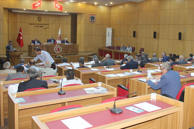 Sandalyeleri MHP Kaptı 