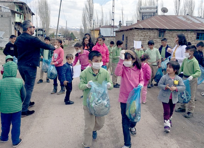 Farkındalık İçin Çöp Topladılar 