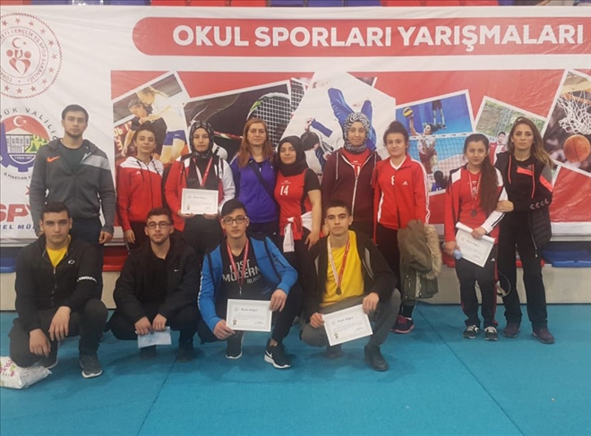 4 Madalya İle Döndüler