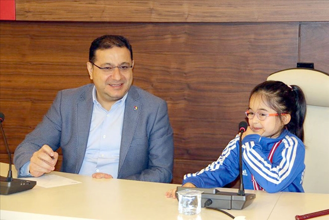 Eken, Koltuğunu Devretti 
