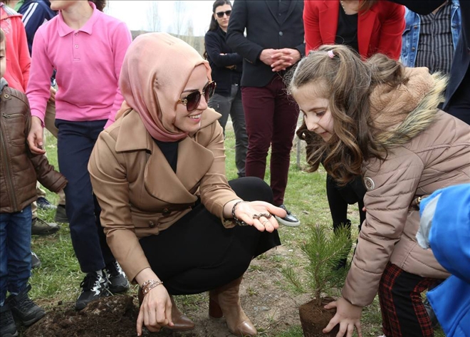 Öğrencilerle Fidan Dikti 