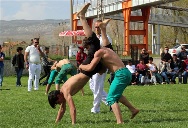 Güreşler Kıran Kırana Geçti