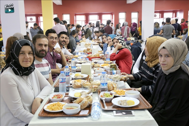 Öğrencilere Ücretsiz İftar İkramı--Video