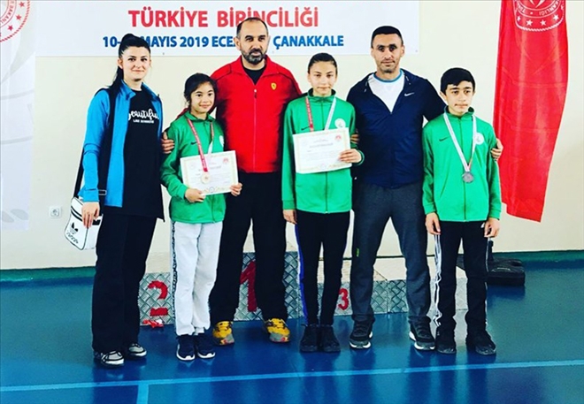 Madalya İle Döndüler
