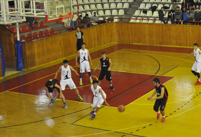 Basketbolda Heyecan Sürüyor
