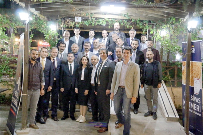 Vaatlerin Arkasındayız