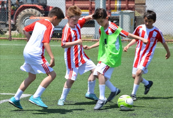 Futbol Okulu Kayıtları Sürüyor