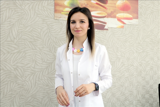 Tatlı Yiyen Asansöre Binmesin 