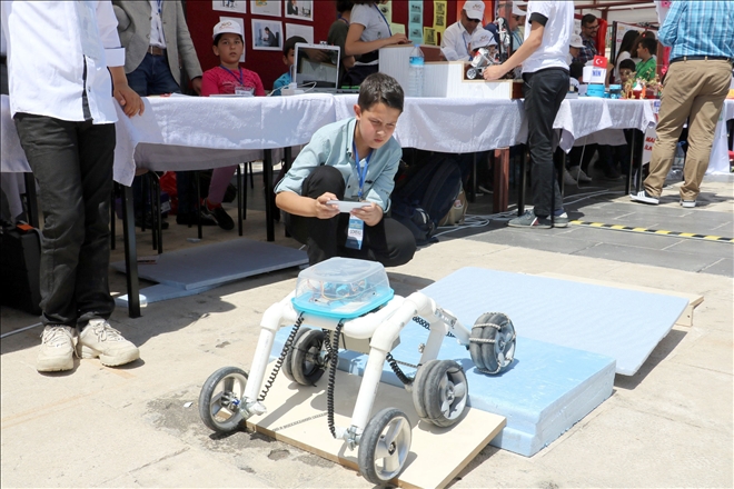 Robot Şenliği´nde Yarıştılar