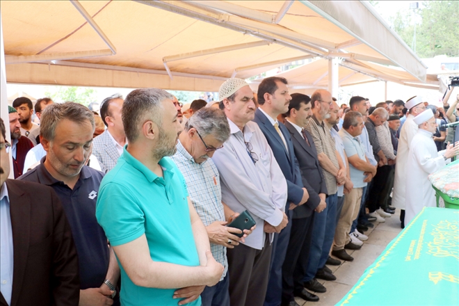 Mursi İçin Gıyabi Cenaze Namazı Kılındı 