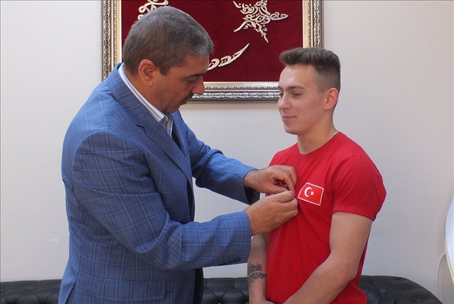 Tunç, Sporcuyu Altınla Ödüllendirdi