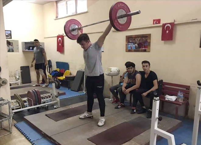 Halterciler Göz Doldurdu