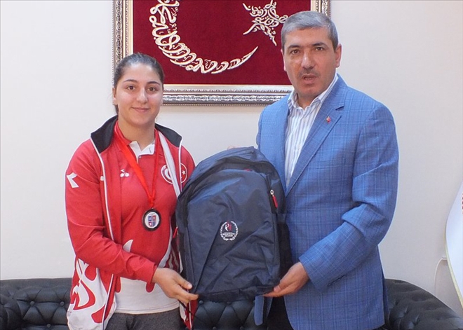 Tunç, Almalı´yı Tebrik Etti