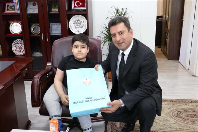 Ailesiyle Ziyaret Etti  