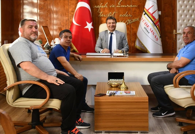 Milli Halterci Sivas´a Geldi