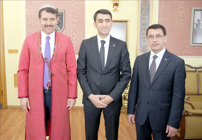 Mutlu etti 