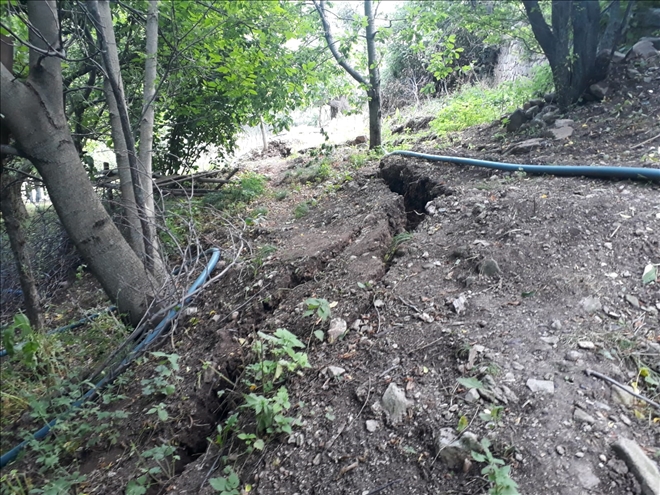 Tatar Köyünde heyelan meydana geldi