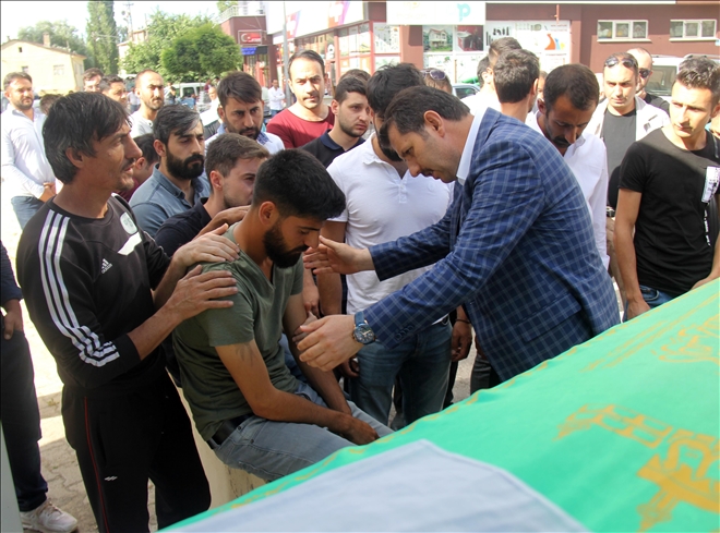 Gözyaşları sel oldu aktı 