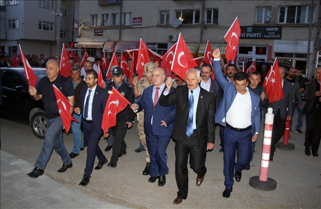 Meydanlarda birlik beraberlik mesajı 
