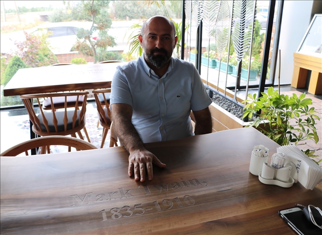 Zeyla Restaurant doyururken eğitiyor 