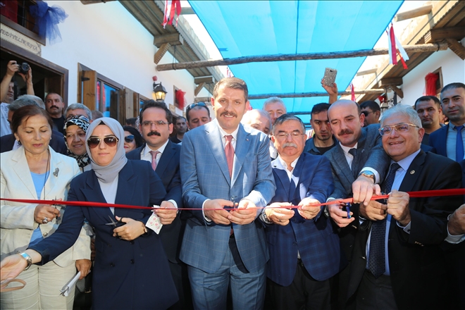 Bu çarşıdaki tüm esnaf kadın 