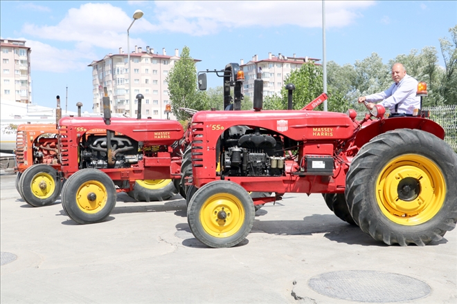 TRAKTÖRE GÖZÜ GİBİ BAKIYOR 