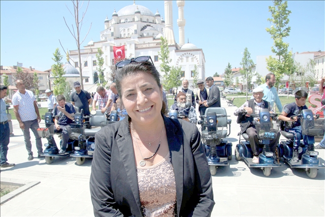 Gurbetçi kadın engellileri sevindirdi 