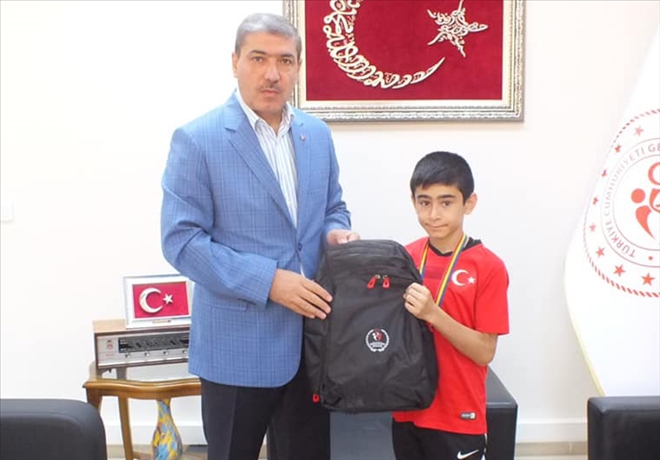 Sporcuları Tebrik Etti