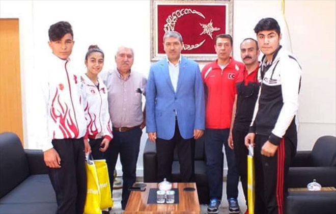 Başarılı Sporcular Müdürün Makamında