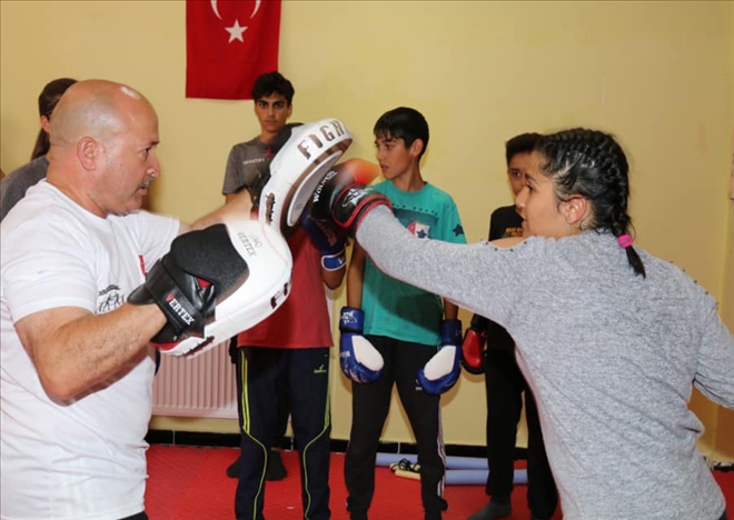 Boks Yaz Okulu Sürüyor