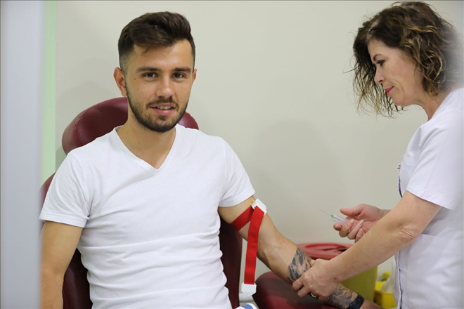 Emre ve Hugo Turp Gibi