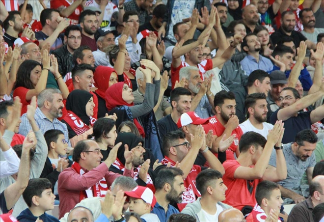 Dev Maçı 13 Bin 415 Kişi İzledi