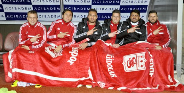 YİĞİDO´YA BÜYÜK ALKIŞ