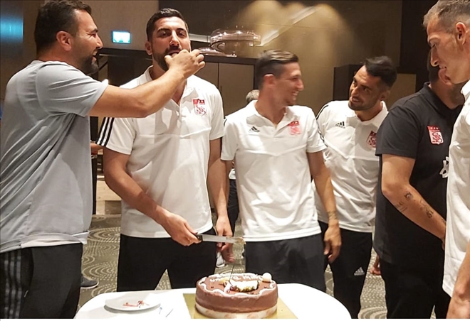 Kaleci Muammer´e Sürpriz Kutlama