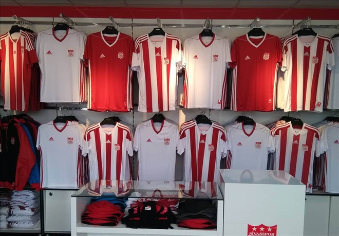 Yeni Sezon Formaları Satışta