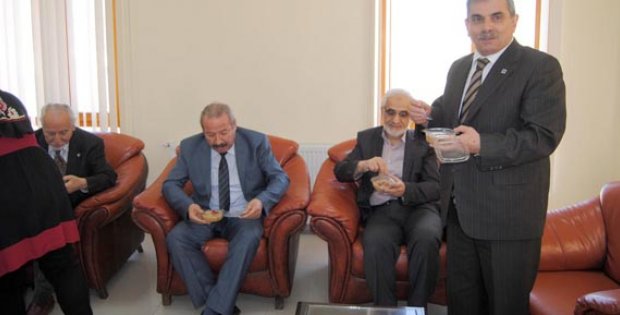Aşure Kardeşliğin Simgesidir
