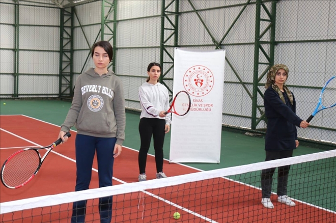 Tenis Kortu Kursları Başladı