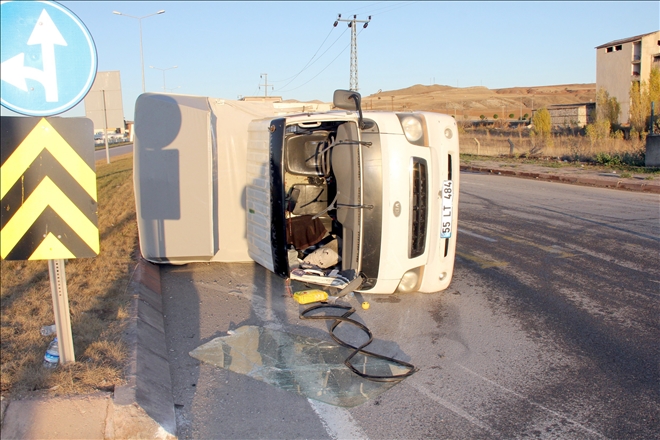  Tanker İle Kamyonet Çarpıştı 