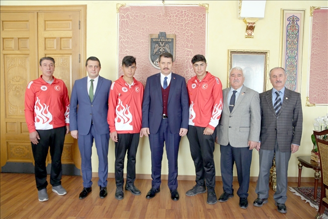 Sporcuları Altınla Ödüllendirdi