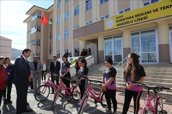 Öğretmenlerin Önerilerini Dinledi