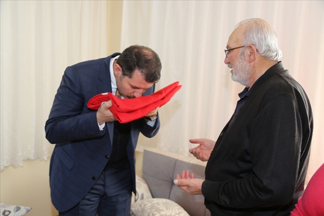 Şehit Ailesine  Türk Bayrağı
