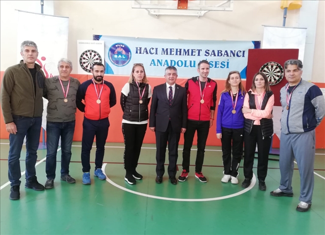 Dart Turnuvasında Kıyasıya Rekabet