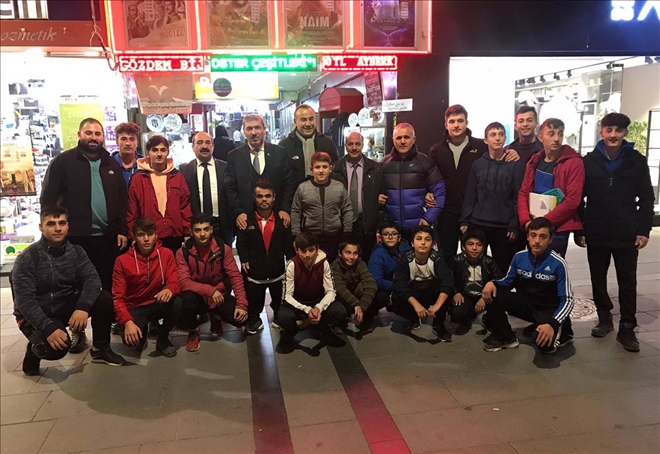 Tunç, Cep Herkül Filmini Sporcularla Birlikte İzledi