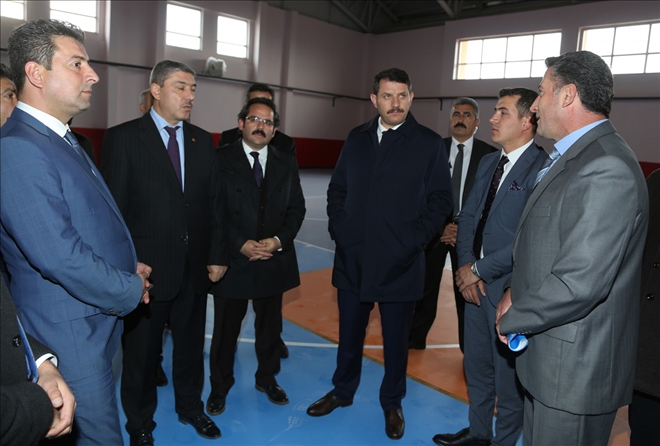 Hafik Spor Salonunu İnceledi