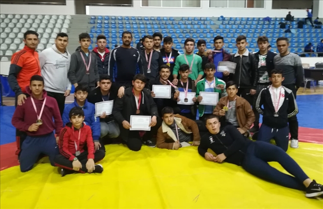 İmam Hatipli Güreşçilerden Başarı