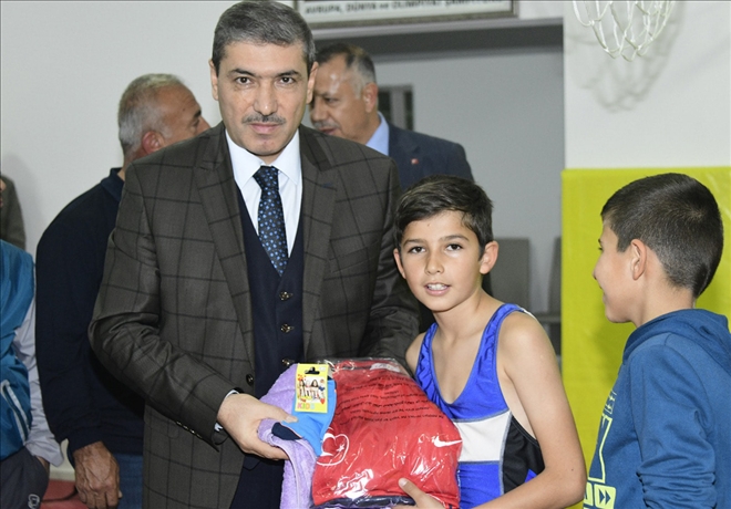 Sporculara Malzeme Yardımı Yapıldı