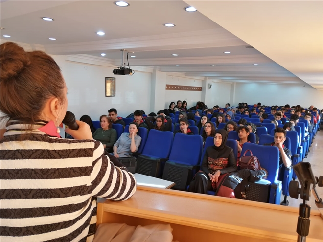 Konferansa  Yoğun İlgi