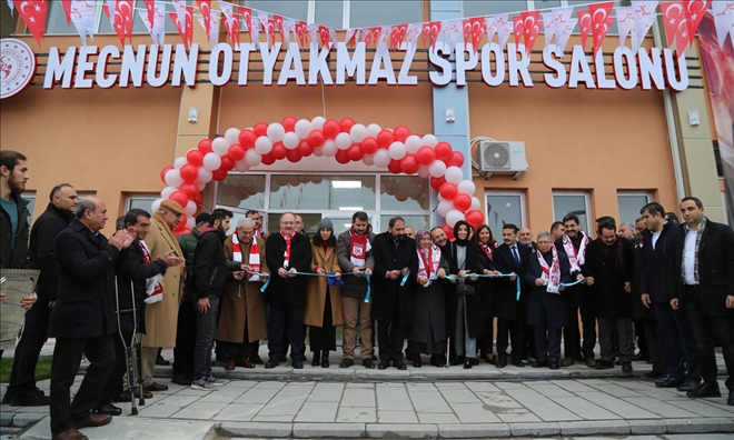 Mecnun Başkanın İsmi Salona Verildi